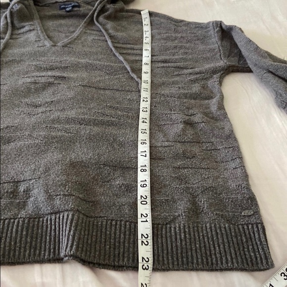 Women’s hooded sweater size medium - Picture 3 of 4